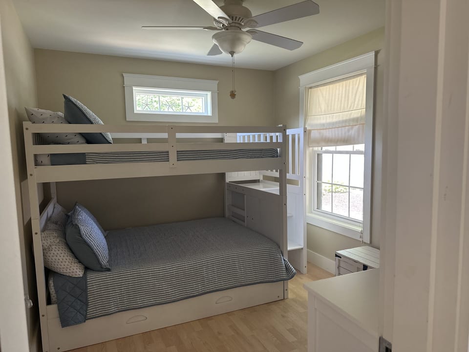 2nd Bedroom - Full Sized Bunk Beds & Single trundle pull out