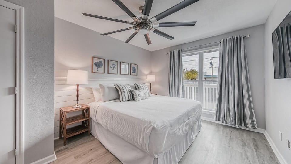 Queen Bed in Second Bedroom