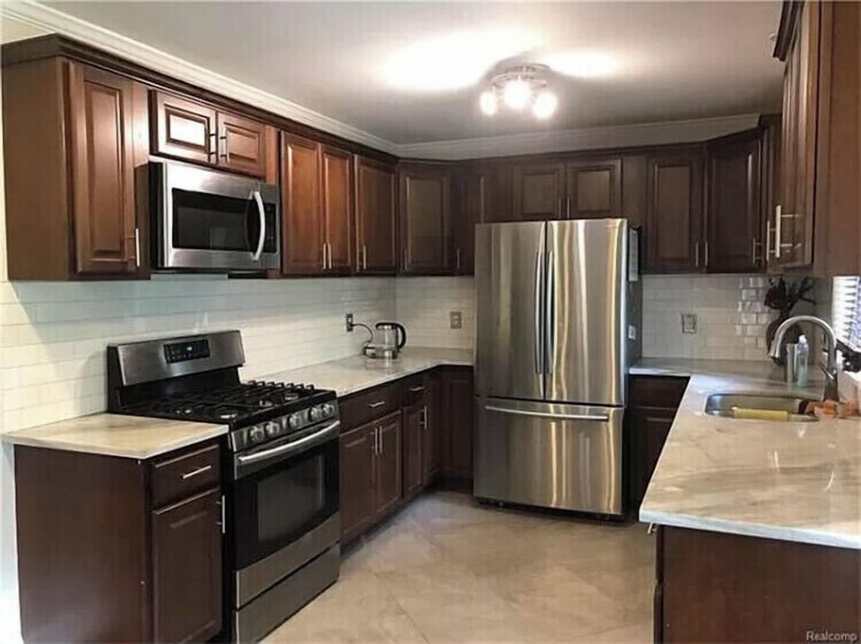 Full Kitchen 