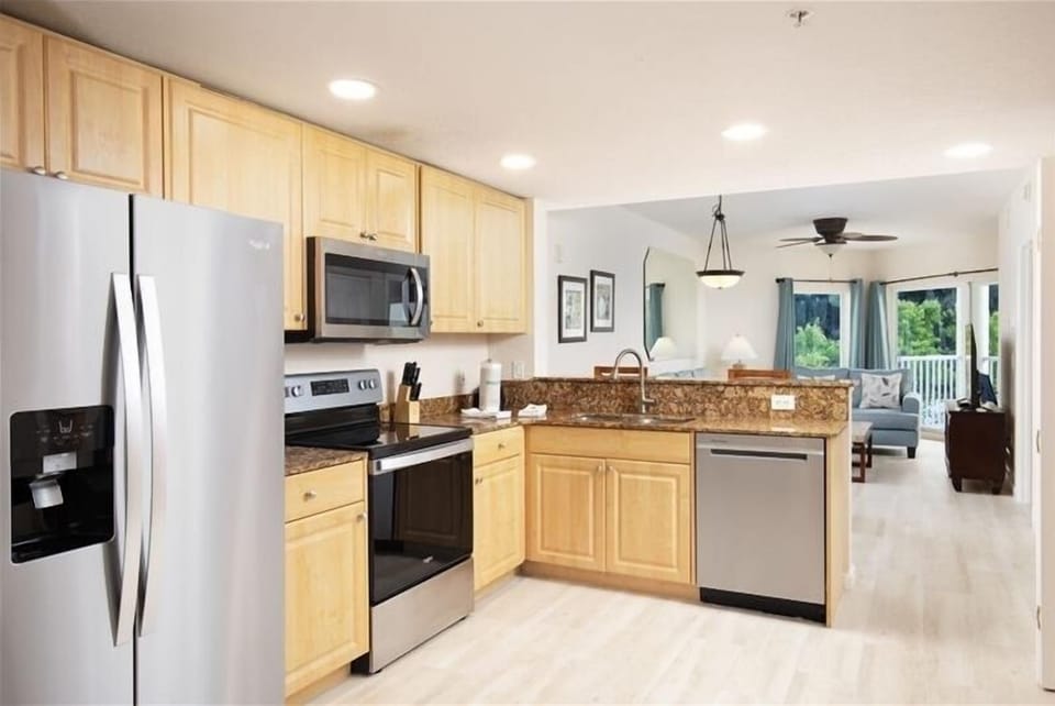 Full kitchen