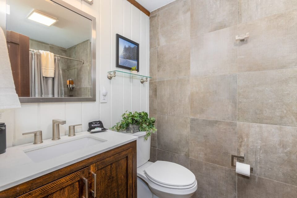 First floor full bath