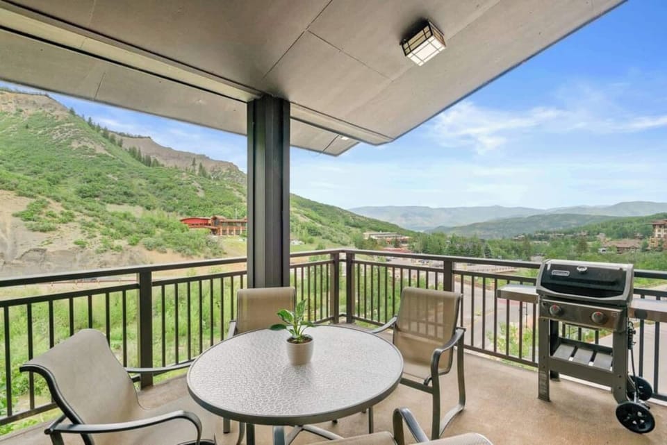 Deck area with grill 