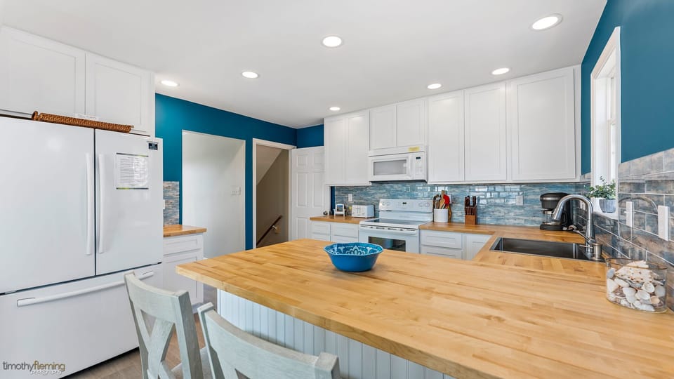 Kitchen island view 