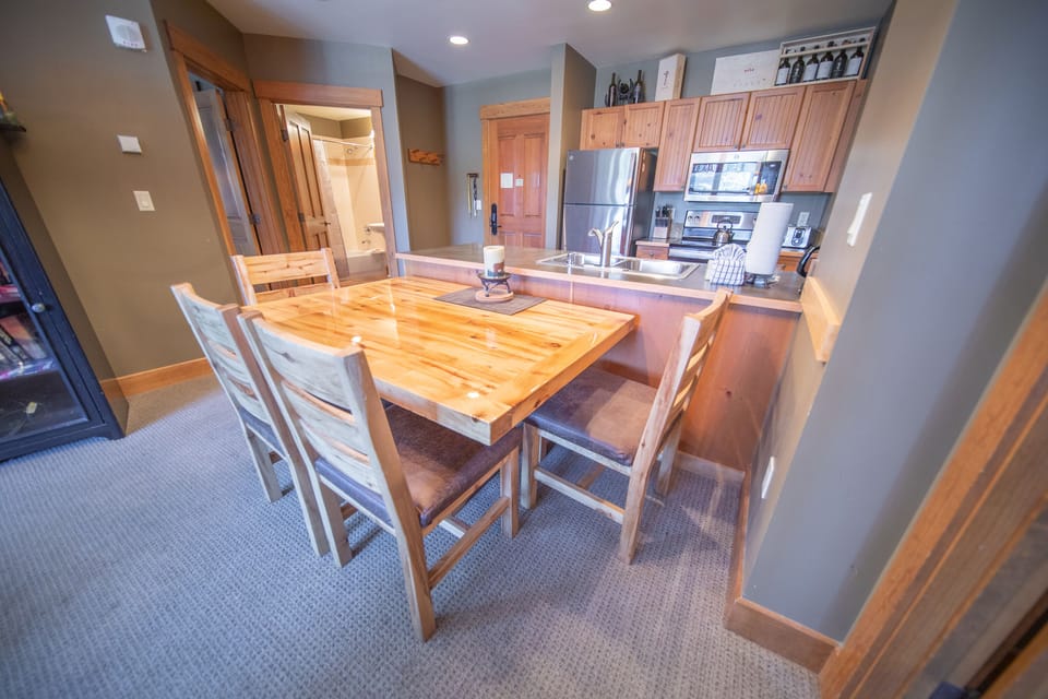 Dining area for 4