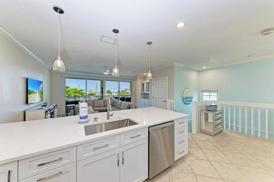 South Beach Village 111 Kitchen (10)