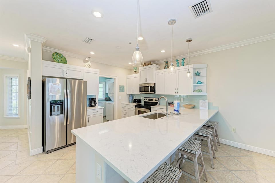 South Beach Village 111 Kitchen (3)