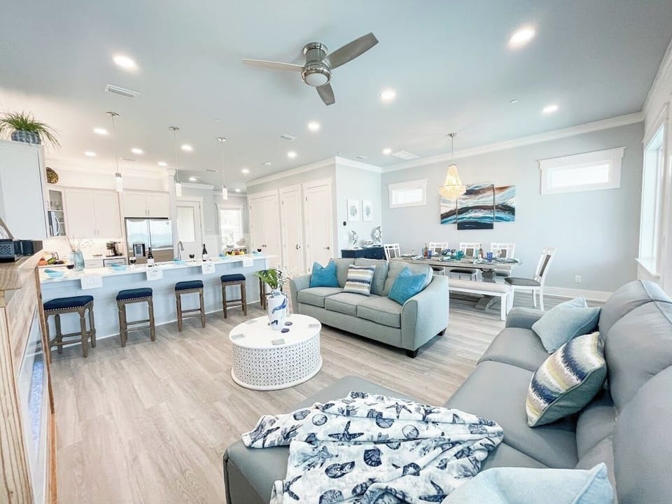 1st floor living and kitchen