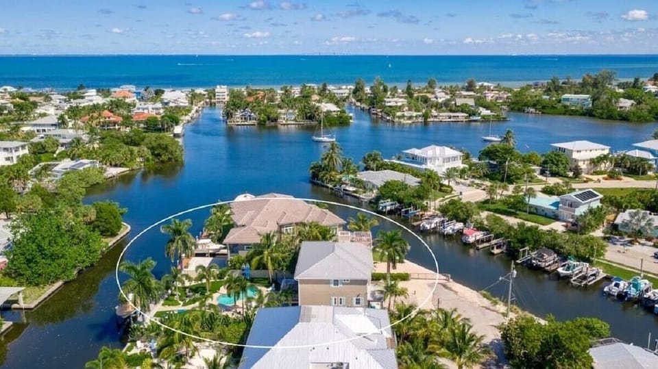 Easy boat access to gulf (no bridges)