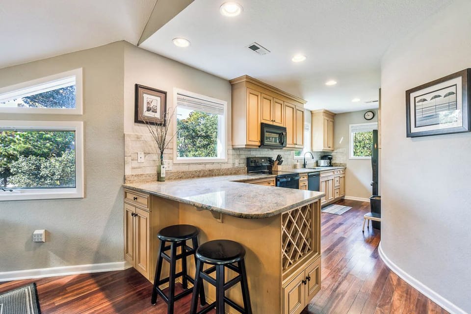 Top-Level Kitchen with Bar (seats 2)