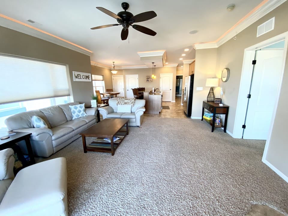 Gorgeous ceilings and decor throughout. Simple, yet all of what you need!