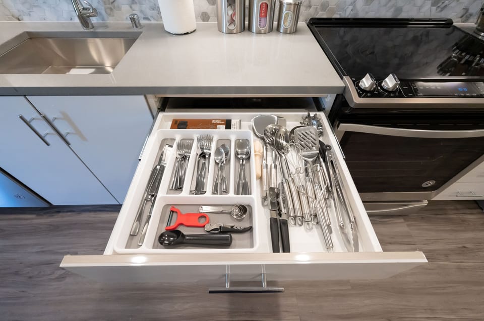 Complete utensils for your kitchen and dining needs