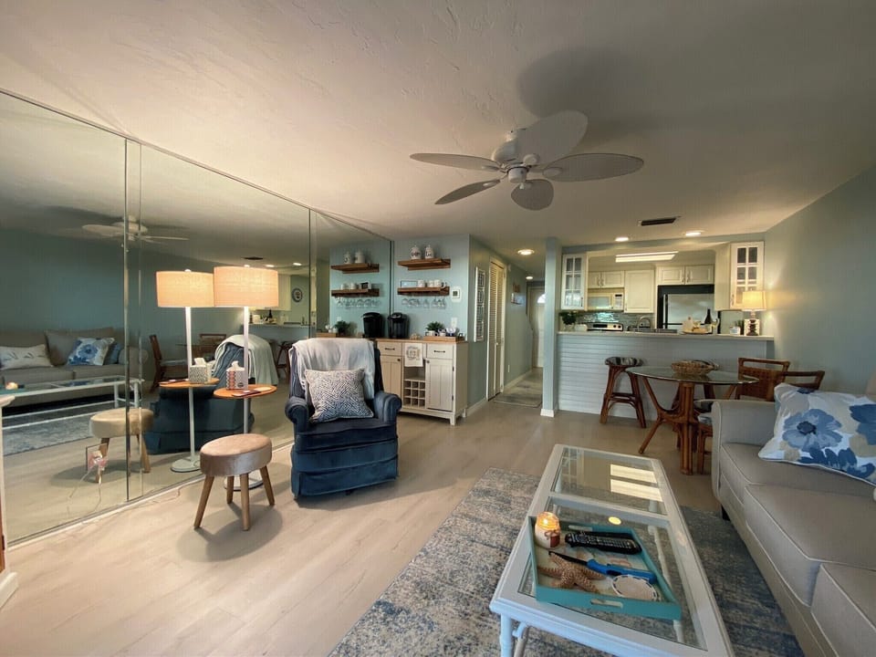 Family Room & Eating area