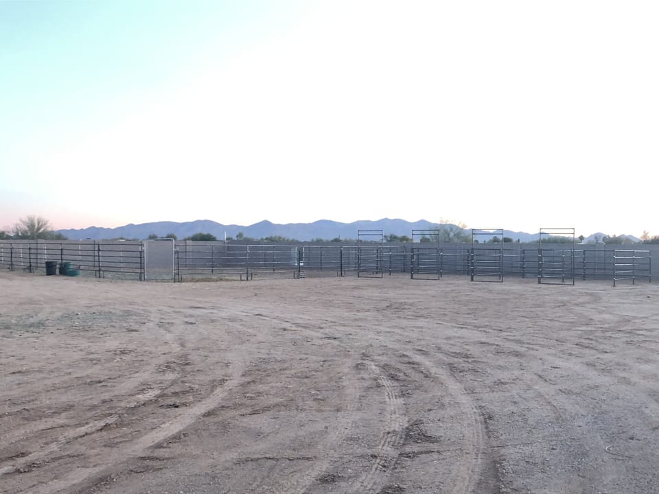 Huge lot where you can enter and turn with trailers 