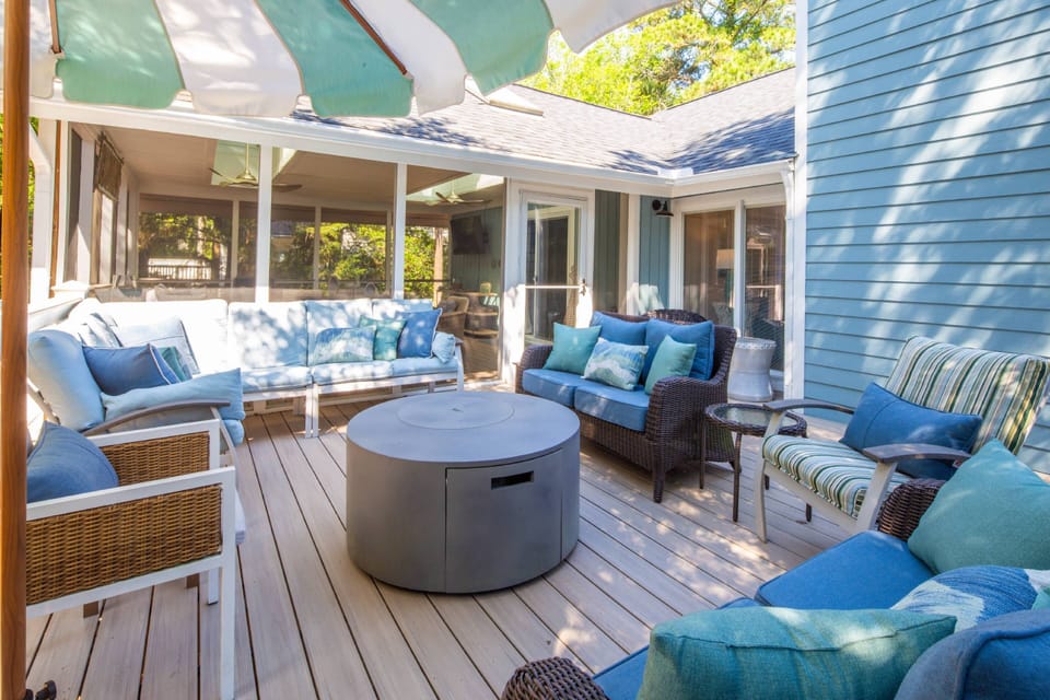 With both a back deck and a screened porch, Whale of a Time has fabulous outdoor gathering areas.