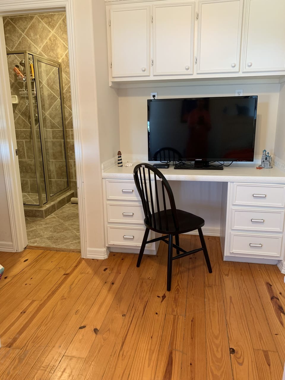 Desk area top floor bedroom. Entry to ensuite private shower & toilet.