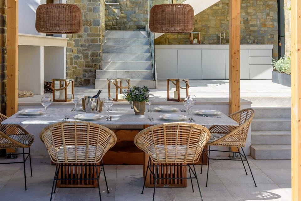 Outdoor dining area in luxury Villa Prestige Brac for vacation and rent