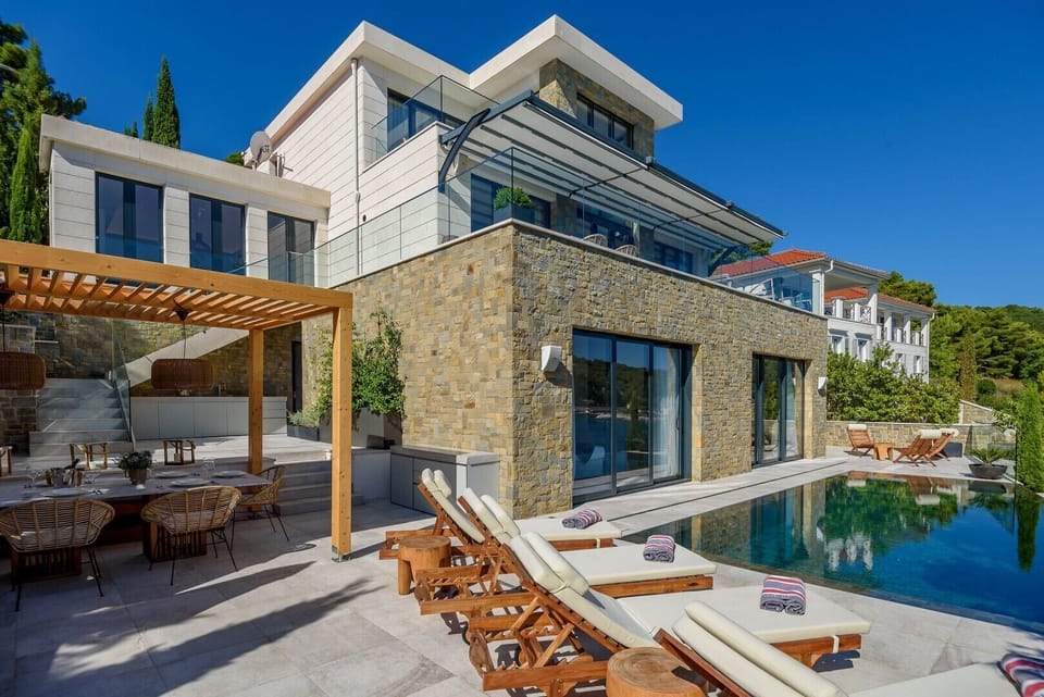 Outdoor heated pool and outdoor dining area in luxury Villa Prestige Brac with pool by the sea