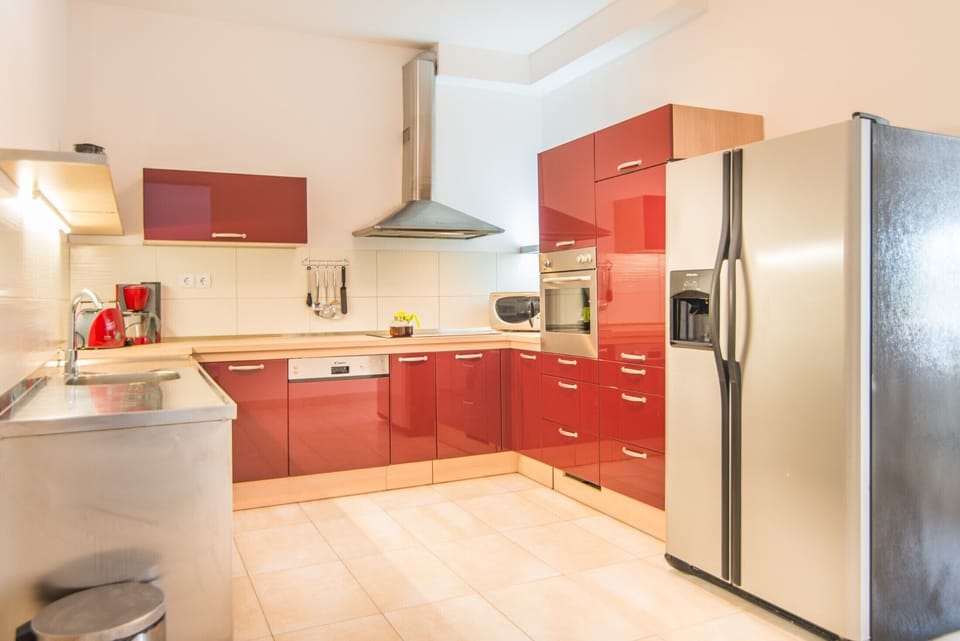 Fully equipped kitchen with the microwave and dishwasher in the Brac luxury villa Casa Mare for vacation and rent at the beach