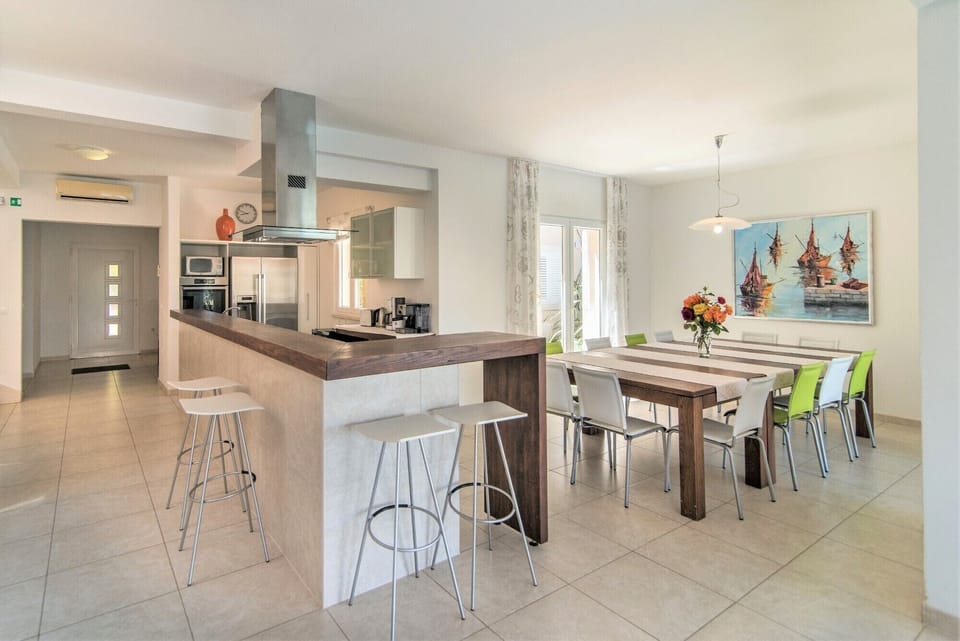 Fully equipped kitchen and dining table in a Croatia luxury villa for vacation with friends on Brac island