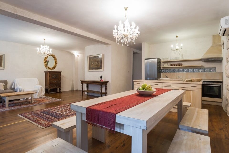 Fully-equipped kitchen and dining area in beachfront luxury villa on Brač with pool for vacation and rent.