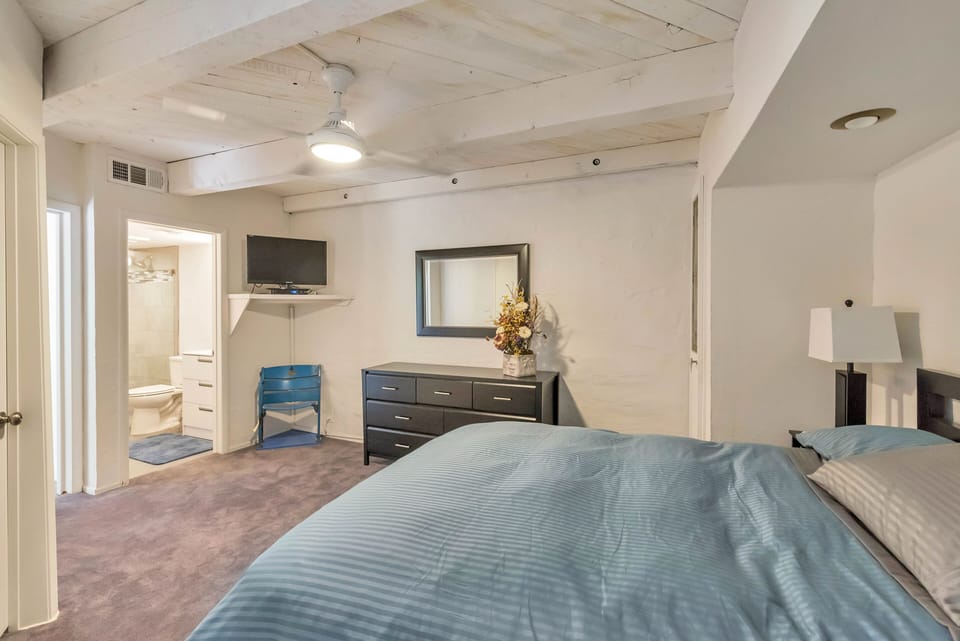 Master Bedroom w/Bath