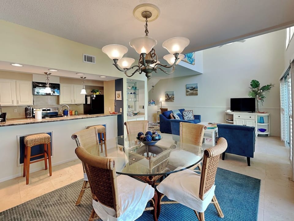 Dining Area - Table and Bar Seating - Second Floor