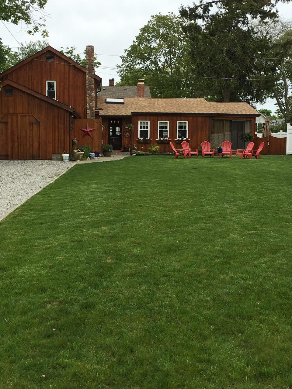 Expansive Front yard - so much space for yard games