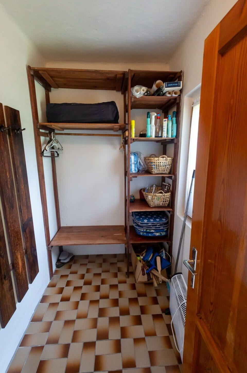 Property, Wood, Interior Design, Floor, Shelf, Flooring, Shelving, Wall, Hardwood