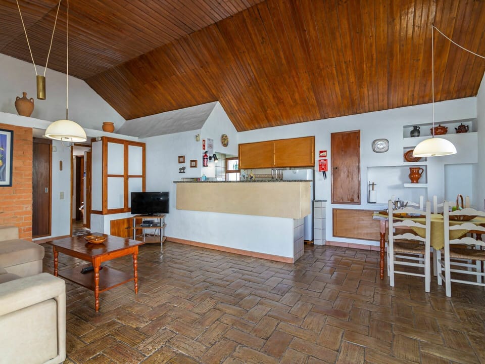 Room, Building, Property, Interior Design, Furniture, Floor, Ceiling, House, Real Estate, Countertop