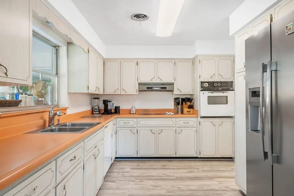 Kitchen, with many appliances, and wonderful cookware
