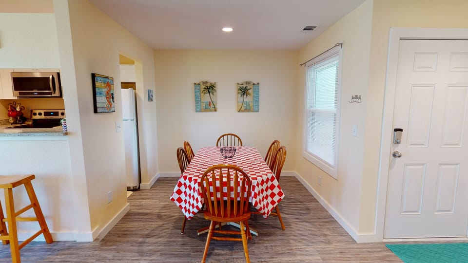 Dining Table with Seating for 6