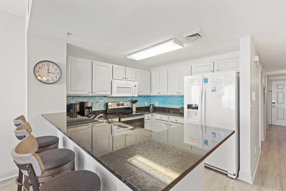 Kitchen with Breakfast Bar