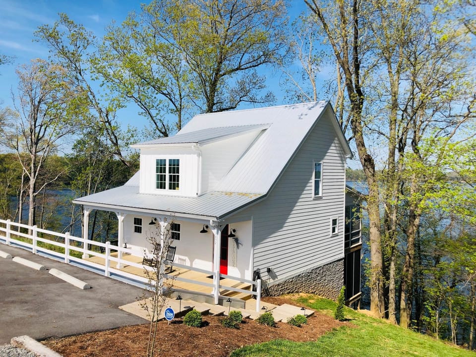 Spring at the Red Door Lakeside