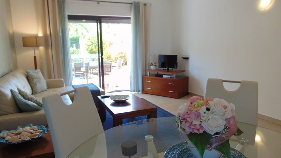 Living room/dining room.
Multi channel TV.
High speed fiber broadband/wifi.