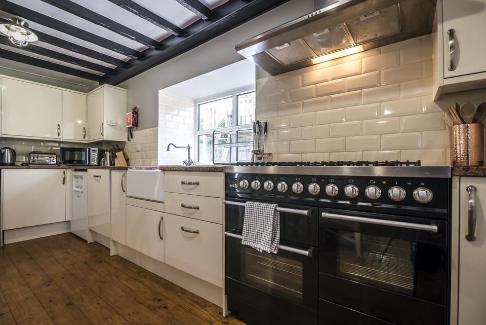 Barn Conversion - Hot Tub - Penally - Tenby (1237)