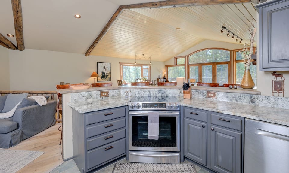 Grey Moose Lodge, Kitchen, 2
