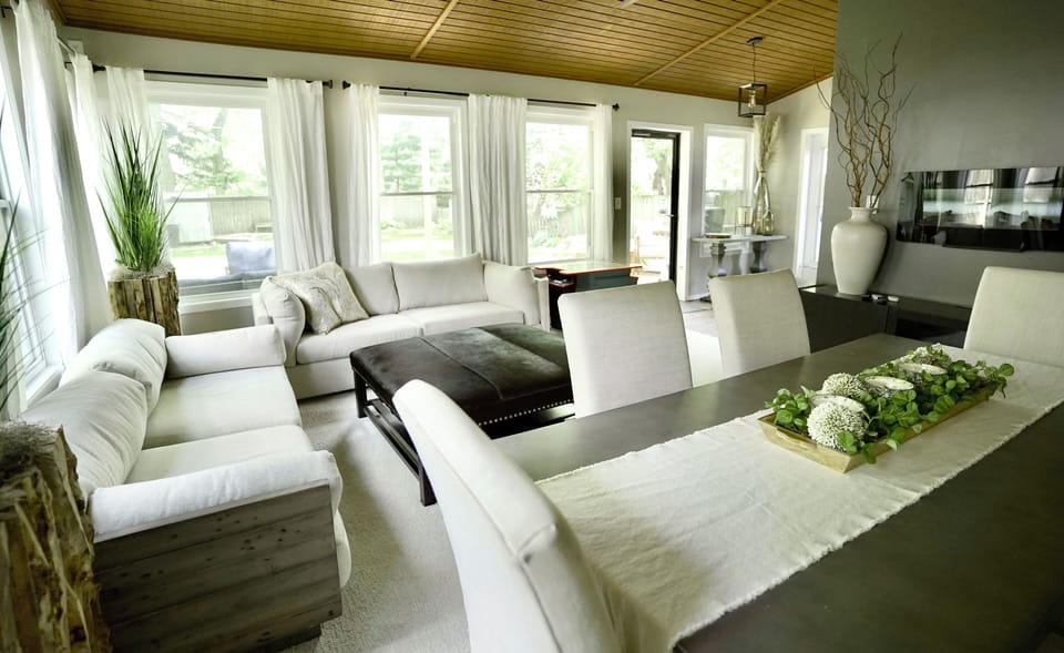 Plenty of room for friends s d family in the Seasons room!  70” tv & soundbar!