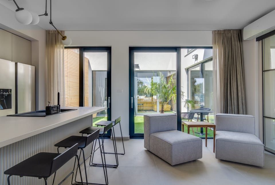 The whole property is fully air conditioned