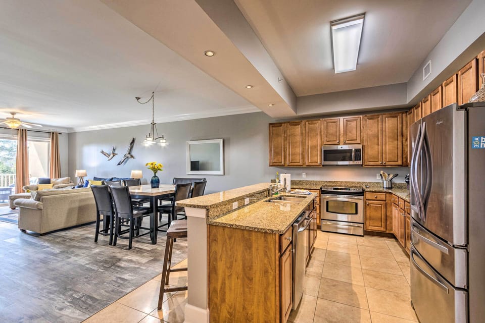 Fully Equipped Kitchen | Dishware & Flatware