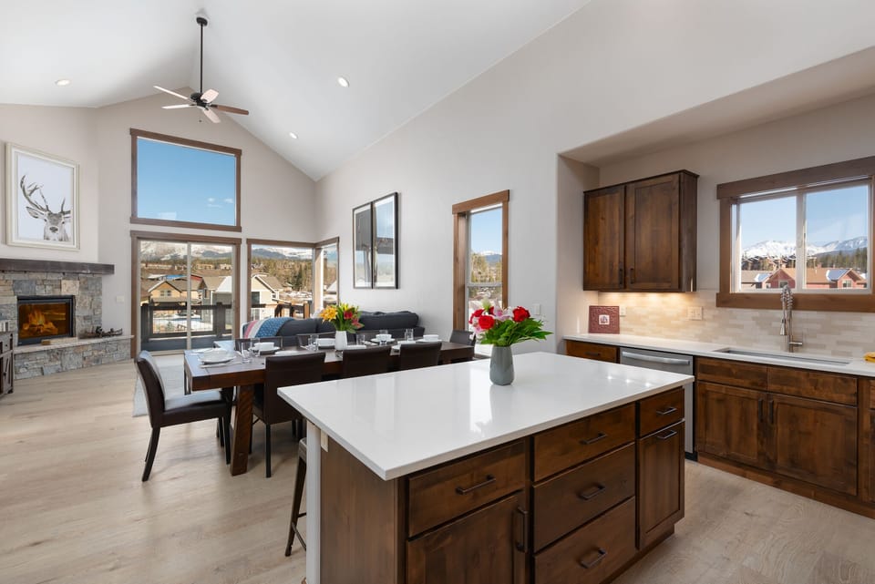 Open floor plan with vaulted ceilings and lots of kitchen counter space.