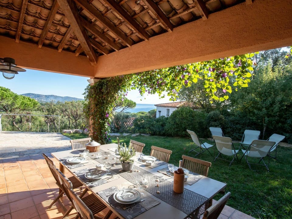 Property, Building, House, Real Estate, Room, Table, Estate, Patio, Villa, Interior Design