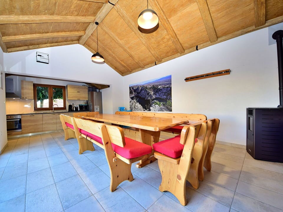 Table, Property, Furniture, Building, Wood, Flooring, Floor, House, Hardwood, Hall
