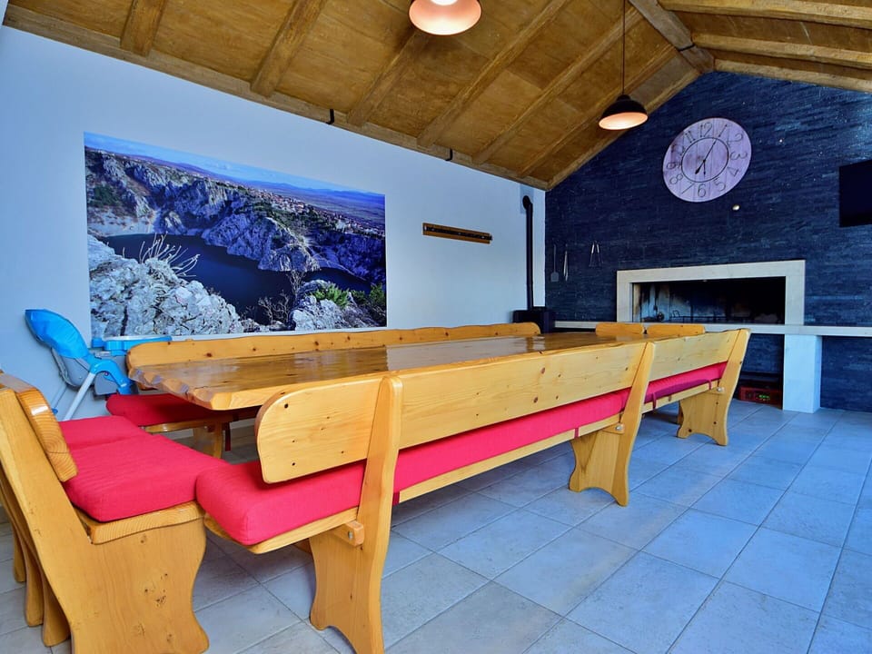 Building, Wood, Lighting, Interior Design, Wall, Floor, House, Table, Flooring