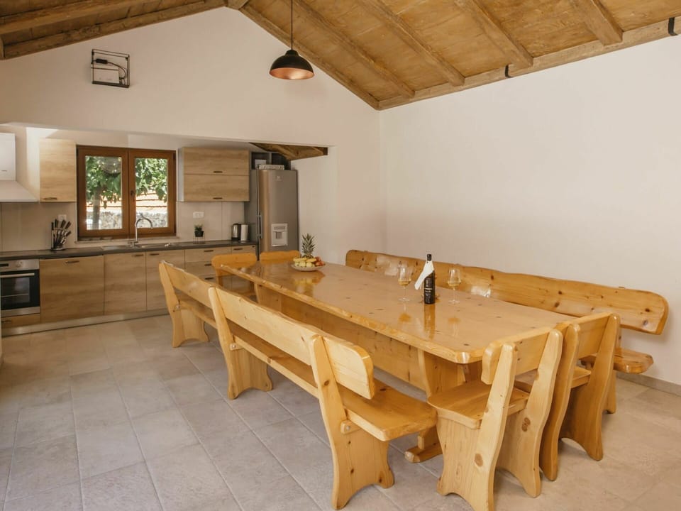 Room, Property, Table, Furniture, Building, Floor, Wood, Dining Room, Interior Design, Games