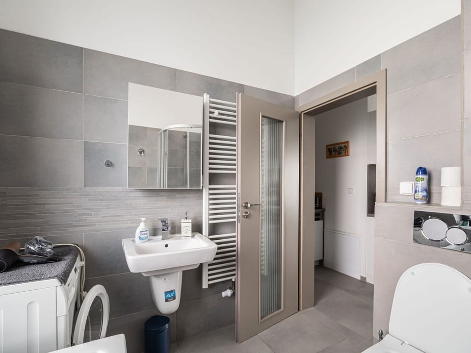 Mirror, Plumbing Fixture, Building, Property, Sink, Tap, Bathroom, Bathroom Sink, Interior Design, Purple