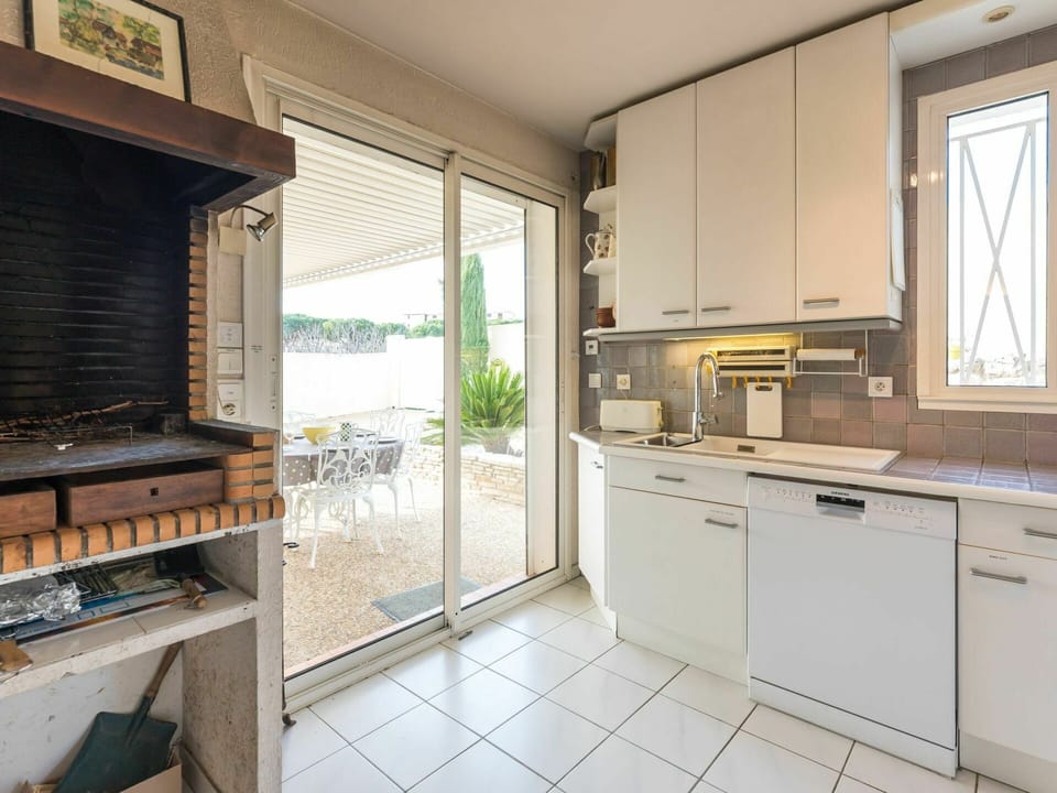 Cabinetry, Countertop, Property, Furniture, Building, Kitchen Appliance, Kitchen Stove, Window, Home Appliance, Kitchen