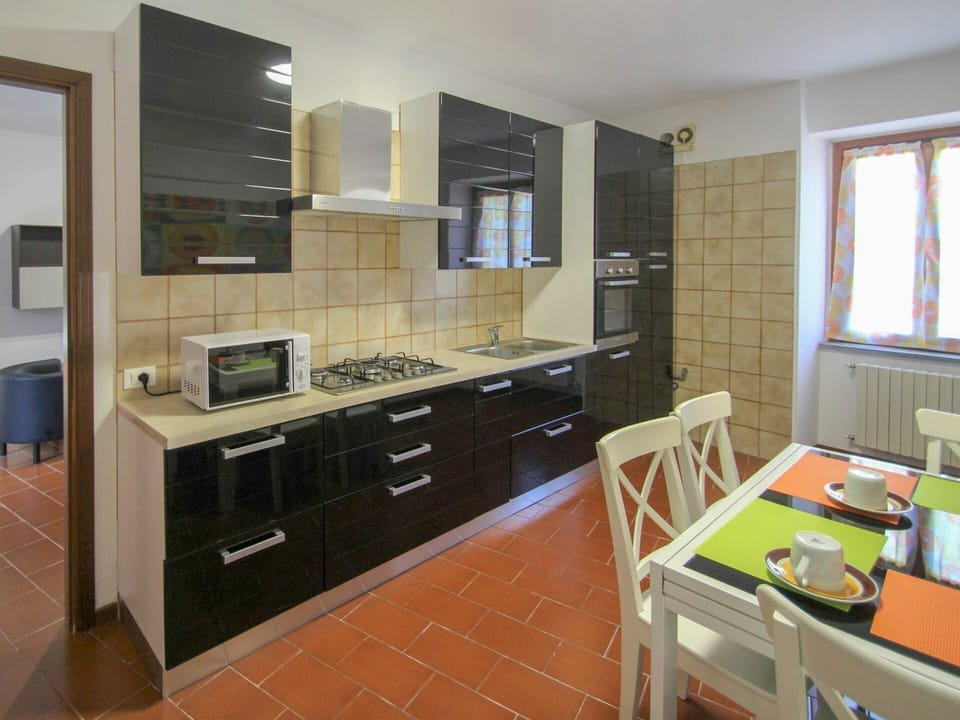 Room, Property, Furniture, Kitchen, Cabinetry, Building, Countertop, Interior Design, House, Floor