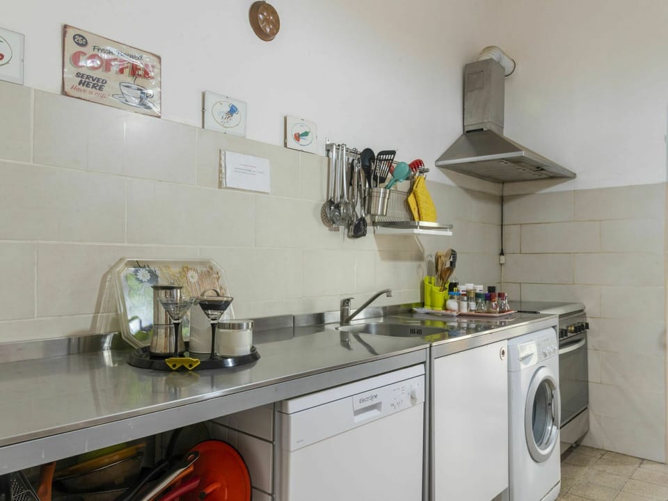 Tap, Kitchen Sink, Cabinetry, Property, Sink, Countertop, Plumbing Fixture, Kitchen Appliance, Kitchen, Kitchen Stove