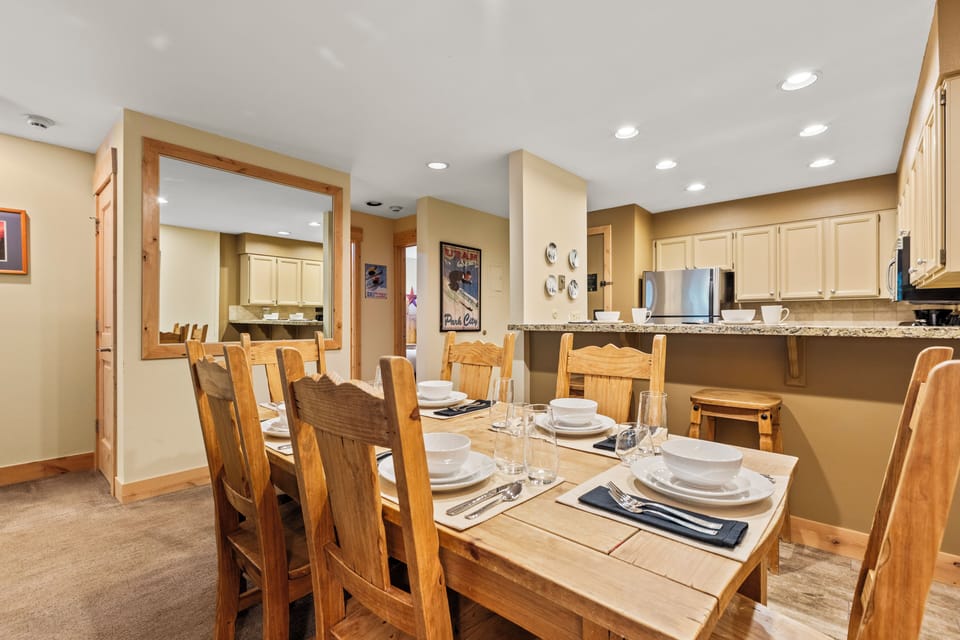 Snow Flower 144 offers a dining table with seating for 6 guests.