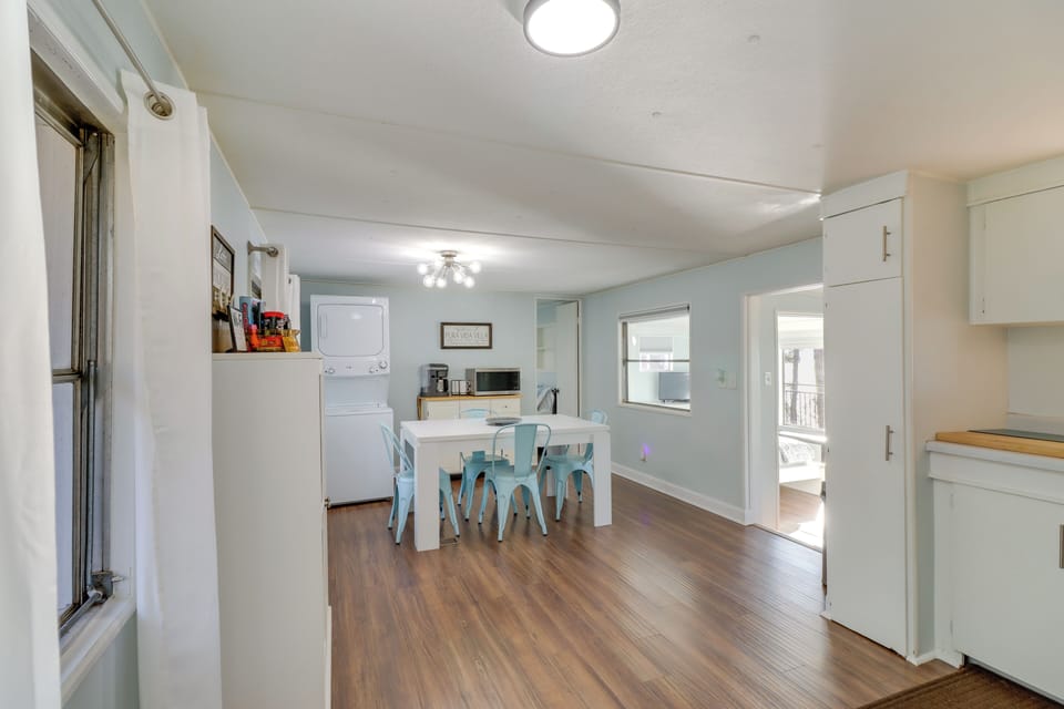 Dining Area | Dishes & Flatware Provided